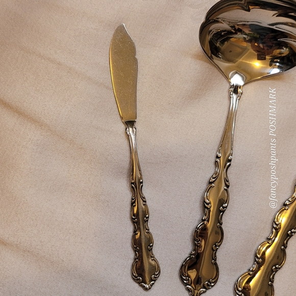 4pcONEIDA special set large ladle, large serving spoon, TWO! butter knives RARE! - Picture 3 of 17